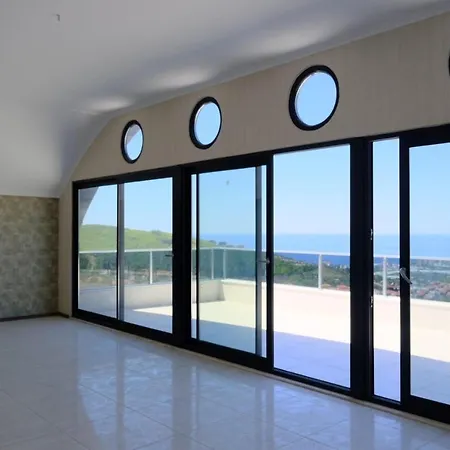 Lux Havuzlu Vila